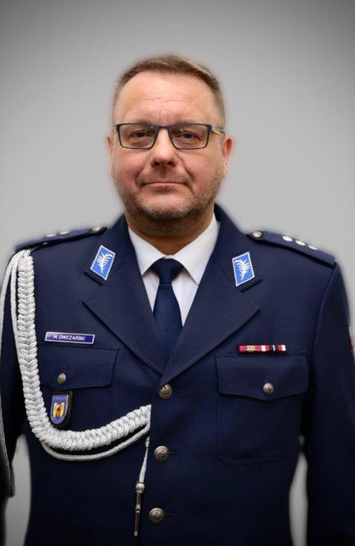 Komendant Mariusz Owczarski.